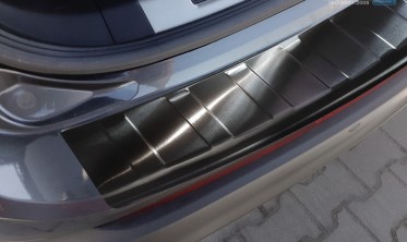Чорна захисна накладка на задній бампер Ford Edge 2 дорестайл фото