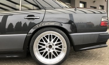 Розширювачі арок Mercedes W124 E500 стиль, задні фото