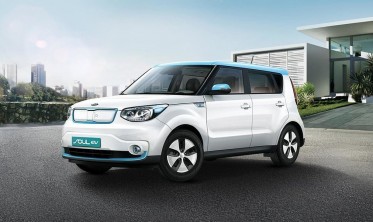 Черная защитная накладка на задний бампер Kia Soul II EV (из 2 частей) фото