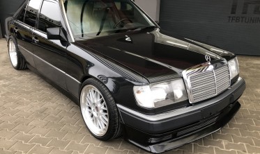 Накладка дифузор переднього бампера Mercedes W124 фото