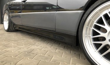 Тюнинговые накладки на пороги Mercedes W124 фото