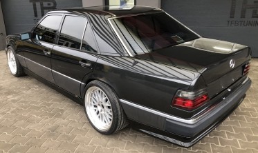 Накладка диффузор заднего бампера Mercedes W124 фото