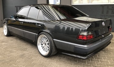 Накладка диффузор заднего бампера Mercedes W124 фото