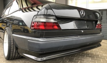 Накладка диффузор заднего бампера Mercedes W124 фото
