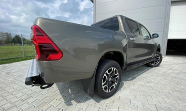 Силовий задній бампер Toyota Hilux (2020-...) трубчастий фото