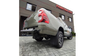 Силовий задній бампер Toyota Hilux (2020-...) трубчастий фото