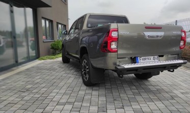 Силовий задній бампер Toyota Hilux (2020-...) трубчастий фото