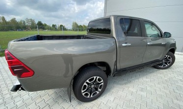 Силові профільовані пороги Toyota Hilux (2020-...) фото