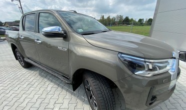 Силові профільовані пороги Toyota Hilux (2020-...) фото