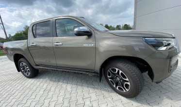 Силові профільовані пороги Toyota Hilux (2020-...) фото