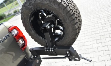 Крепление запаски к модульному рычагу Toyota Hilux (2020-...) фото