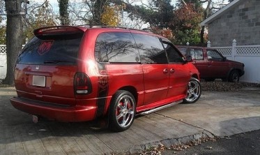 Спойлер багажника Chrysler Voyager / Dodge Caravan фото