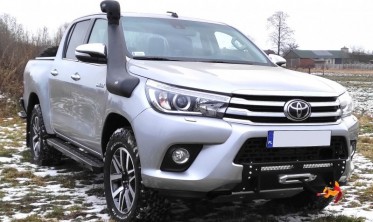 Стальные силовые пороги Toyota Hilux Revo (2016-...) фото