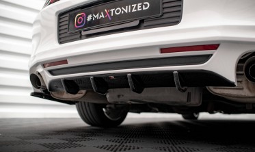 Центральна накладка на задній бампер Ford Mustang Mk5 післярестайл фото