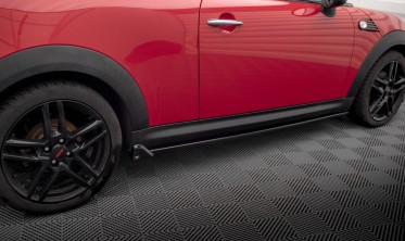 Боковые листвы (накладки) на пороги Mini One R56 фото