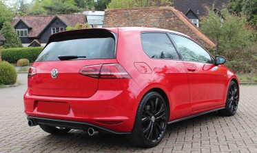 Спойлер + бічні накладки на скло Volkswagen Golf 7 стиль GTI фото