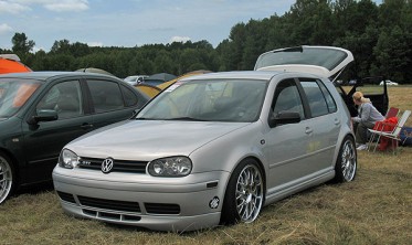 Накладка переднього бампера VW Golf 4 у стилі Jubi фото