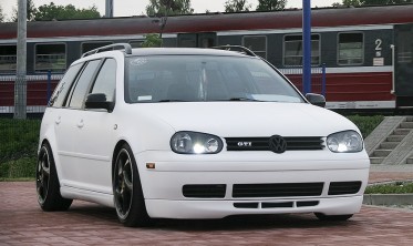 Накладка переднього бампера VW Golf 4 у стилі Jubi фото