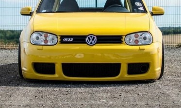 Бампер передній VW Golf 4 у стилі R32 фото