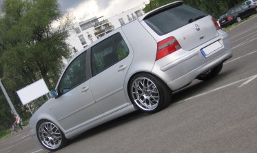 Накладка заднего бампера VW Golf 4 стиль Jubi без выреза фото