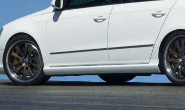 Тюнинговые пороги VW Passat B6 3C в стиле R-GT фото