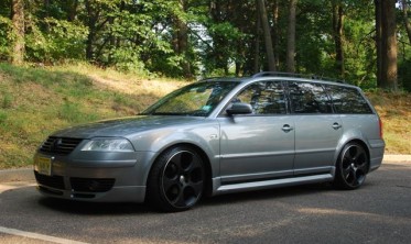 Накладка на передний бампер VW Passat B5 (2000-2005) послерестайл фото