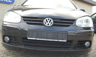 Накладка на передний бампер VW Golf 5 стандартная версия фото