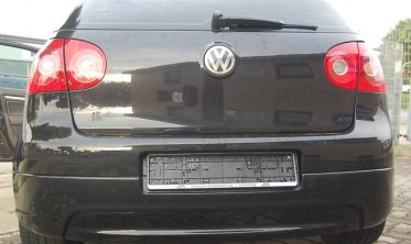 Нижняя накладка на задний бампер VW Golf 5 без выреза фото