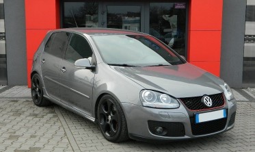 Накладки на пороги Volkswagen Golf 5 в стиле GTI фото