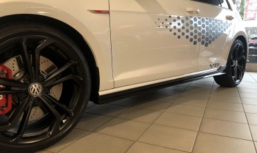 Накладки на пороги VW Golf 7 в стиле TCR фото