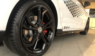 Накладки на пороги VW Golf 7 в стиле TCR фото
