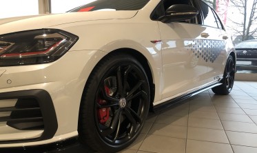 Накладки на пороги VW Golf 7 в стиле TCR фото