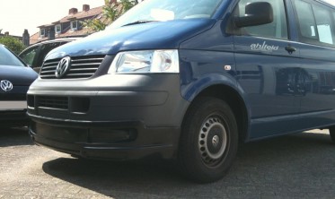 Накладка переднего бампера VW T5 дорестайл в стиле Sportline фото