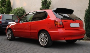 Спойлер багажника Toyota Corolla E11 хетчбек 3 двери фото
