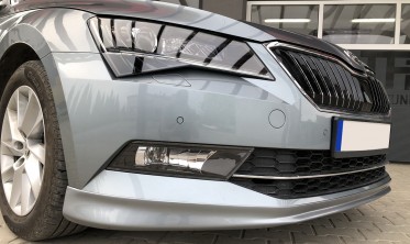 Накладка переднього бампера Skoda Superb III дорестайл фото
