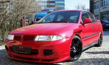 Тюнинговая накладка переднего бампера Mitsubishi Carisma 95-00 фото