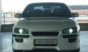 Накладка переднього бампера Opel Omega B дорестайл фото