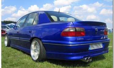 Накладка заднего бампера Opel Omega B седан фото