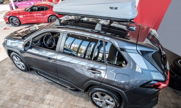 Пороги (подножки боковые) Toyota RAV4 XA50 с 2019 года стиль OEM фото