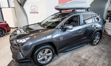 Пороги (подножки боковые) Toyota RAV4 XA50 с 2019 года стиль OEM фото