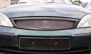 Решётка радиатора Ford Mondeo III без эмблемы фото