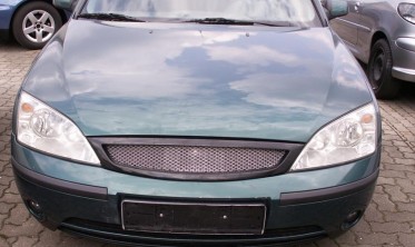 Решётка радиатора Ford Mondeo III без эмблемы фото