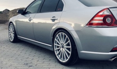 Накладки на пороги Ford Mondeo III (2000-2007) в стиле RS фото