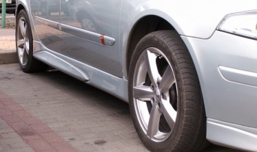 Тюнинговые накладки на пороги Renault Laguna II фото