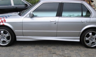 Тюнінгові накладки на пороги BMW E30 фото