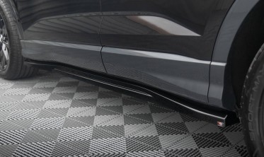 Нижние тюнинг накладки (листвы) на боковые пороги Audi Q3 Sportback F3 фото