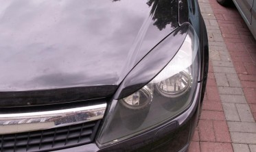 Накладки на передні фари Opel Astra H фото