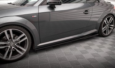 Боковые тюнинг накладки (листвы) на пороги Audi TT 8S S-Line фото