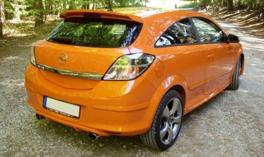 Спойлер крышки багажника Opel Astra H GTC фото