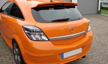Спойлер крышки багажника Opel Astra H GTC фото